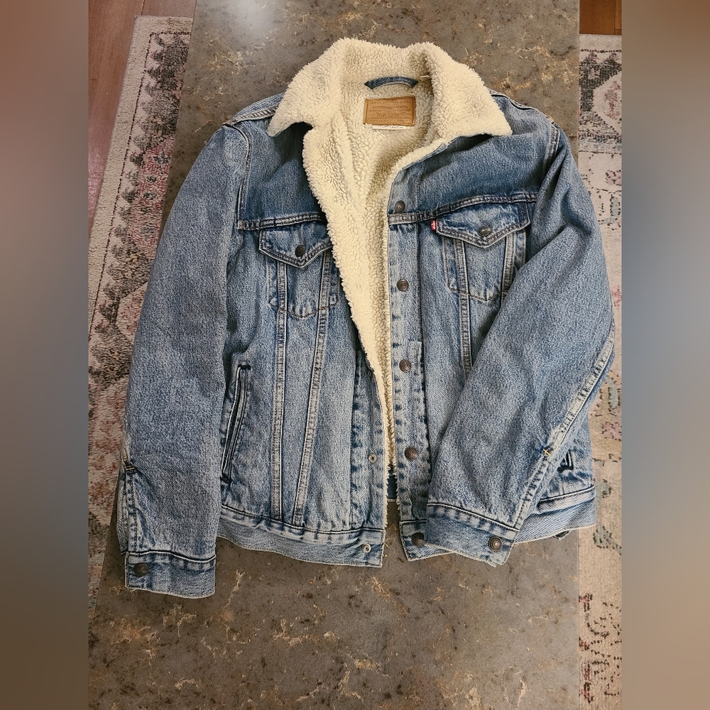 Mens medium Levi's denim and sherpa jacket